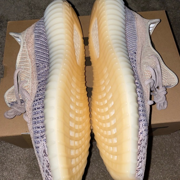 Yeezy Boost 350 v2 Ash Pearl - Picture 7 of 11